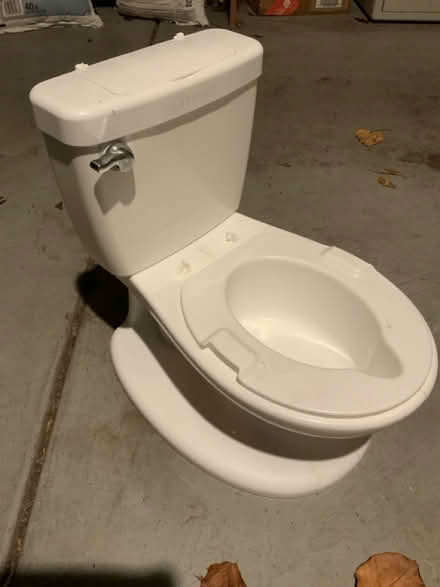 Photo of free training toilet, makes flush sound (Bowers x El Camino) #2