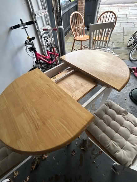 Photo of free Table for 4-6 in good condition (Streatham Common) #4