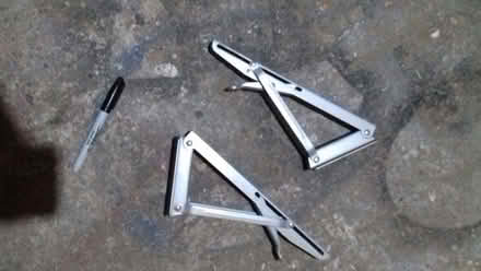 Photo of free pair of hinged brackets (Quinton B32) #1