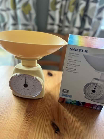 Photo of free salter kitchen scales and a potato masher. (Hoddesdon EN11) #1