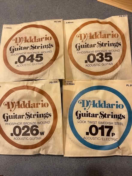 Photo of free Guitar with set of strings (Hanover BN2) #2