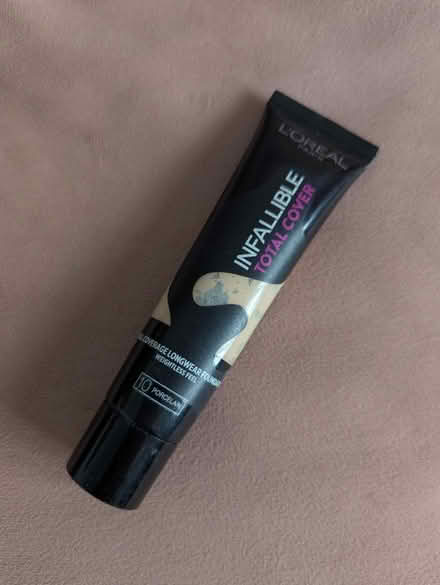Photo of free L'Oréal foundation: Porcelain (Leytonstone) #1