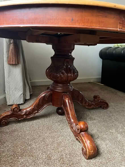 Photo of free extendable table and 4 chairs (OL7 Ashton) #4