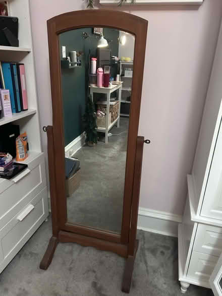 Photo of free Standing Mirror (Norristown) #1