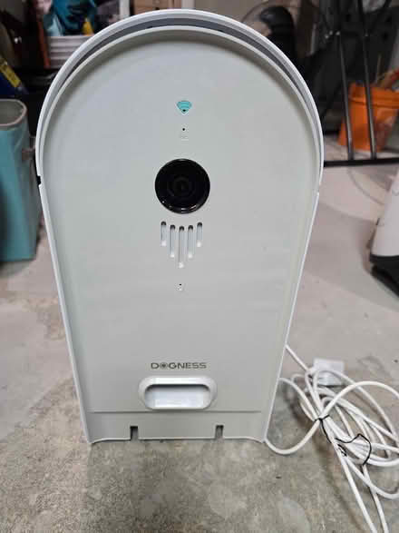 Photo of free dogness autofeeder (Vanier north) #1