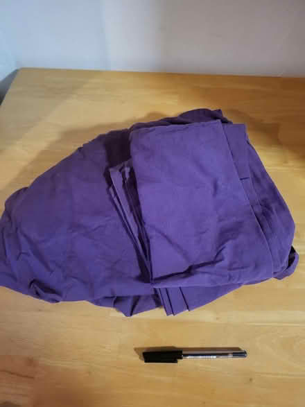 Photo of free Kingsize fitted sheet&2 pillowcases (Ballyclare BT39) #1