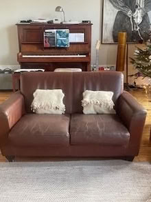 Photo of free leather sofa (Drayton Park N5) #1
