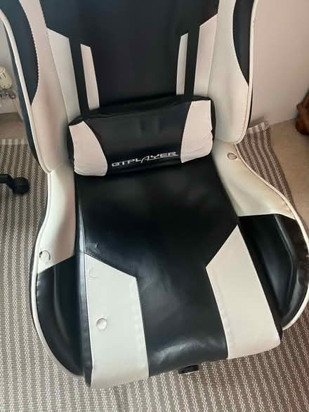 Photo of free Gaming chair (missing arms) (Sydenham SE26) #2