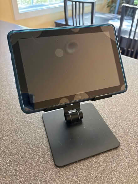 Photo of free Metal stand (Highland Ave, RWC) #2