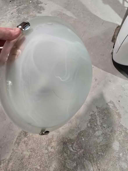 Photo of free basic light fixture (Vanier north) #1