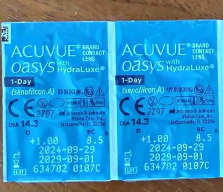 Photo of free ACUVUE contact lenses (Upper West side. West 83.) #4