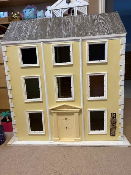 Photo of free wooden dollshouse (Blackgreen Wood AL2) #1