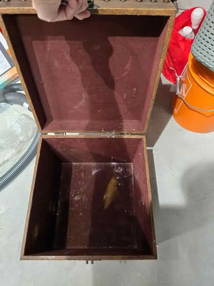 Photo of free small storage ottoman (Vanier north) #2