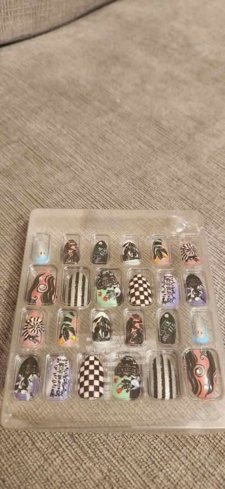 Photo of free Fake nails (Burhamthorpe & Robert Speck) #1