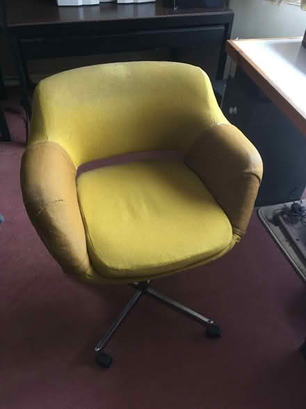 Photo of free 60s swivel chair (restoration project) (Chipping Barnet EN5) #2