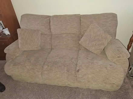 Photo of free Recliner sofa and 2 chairs (Wf15 8eb) #2