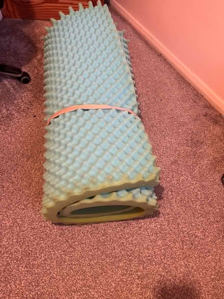 Photo of free Single mattress topper (Luton Airport LU2) #2