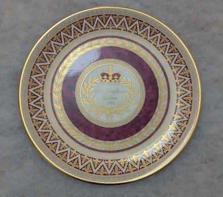 Photo of free Buckingham Palace Souvenir Plate (Bushey Heath WD23) #1