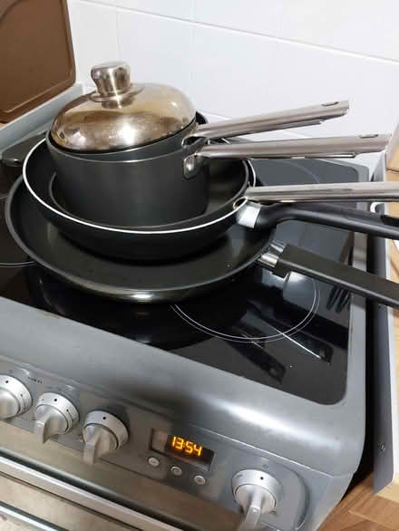 Photo of free 5 pans (Bilborough NG8) #1