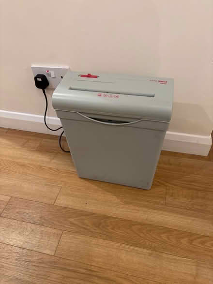 Photo of free paper shredder (Thames Ditton KT7) #1