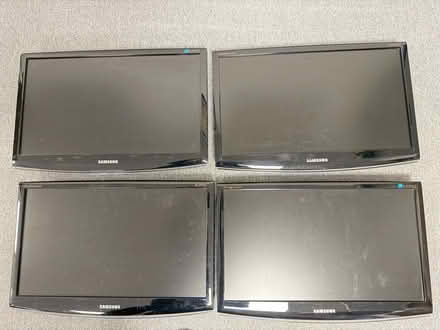 Photo of free 4x Samsung 2233SN 21.5” Monitors (WD189SB) #1