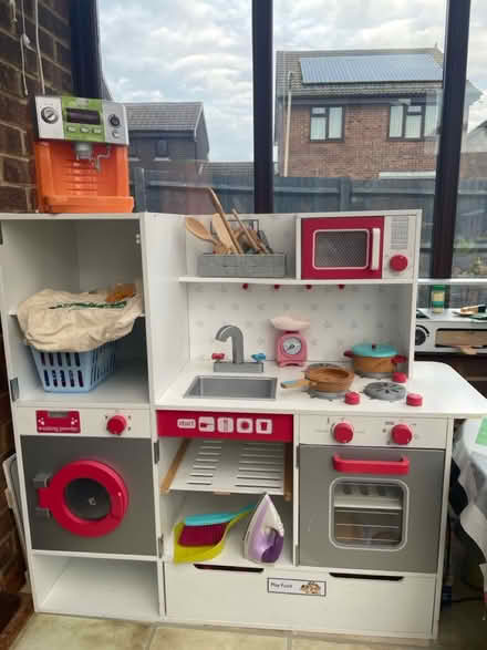 Photo of free Play kitchen with accessories (Godinton TN23) #1