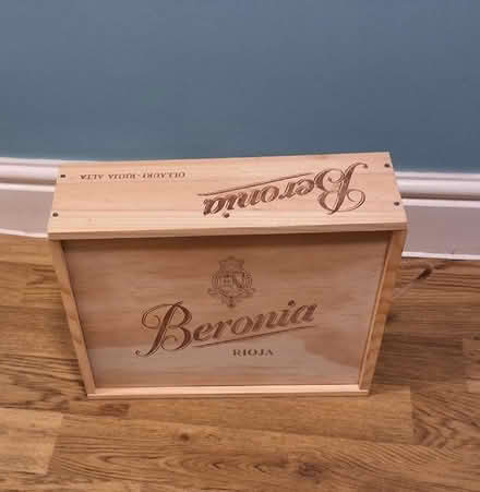 Photo of free Empty wine box (Nailsworth GL6) #1