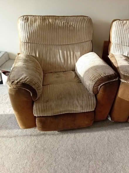 Photo of free Sofa and 2 chairs (Wickford SS11) #3
