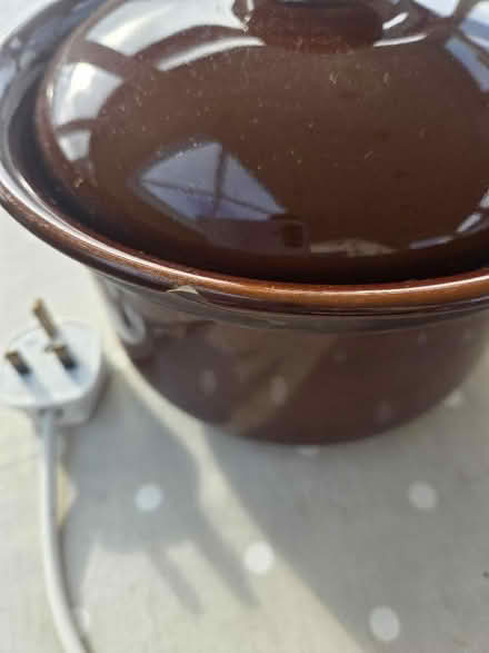 Photo of free Slow cooker with ceramic pot (Castor) #2