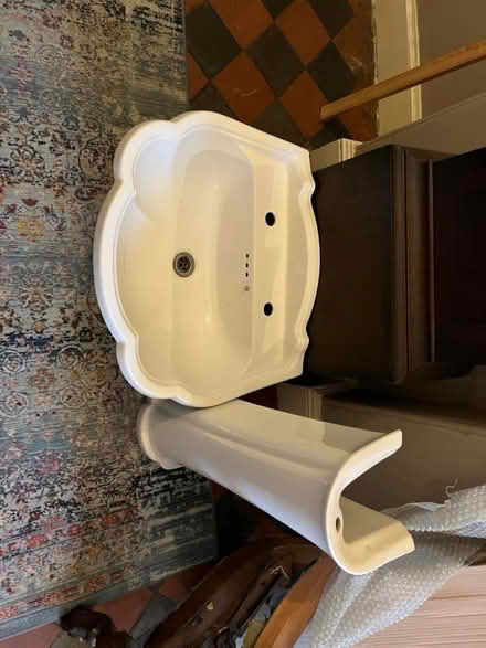 Photo of free Pedestal Basin (Worcester WR2) #2