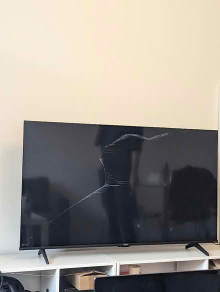 Photo of free Hisense 6 series 55' Television (TV) broken screen (King's Cross N1) #2