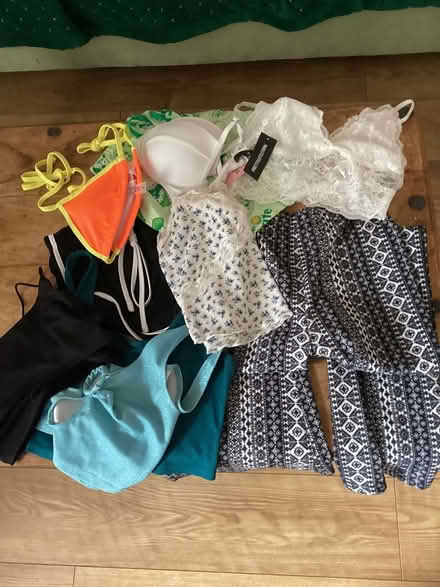 Photo of free Size xs clothing girls/women (Borehamwood WD6) #1