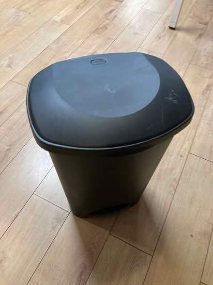 Photo of free Large (pedal) bin, dodgy lid (New England Quarter BN1) #2