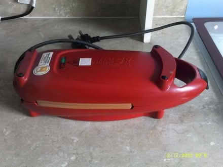 Photo of free Small clam-type grill (Cotton Tree BB8) #1
