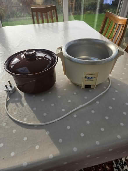 Photo of free Slow cooker with ceramic pot (Castor) #1