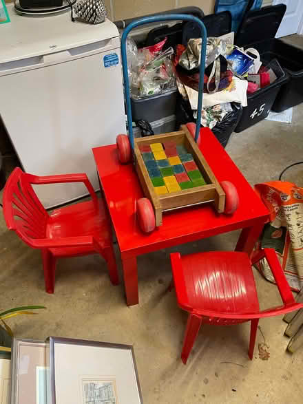 Photo of free Child’s table with 2 chairs ( with optional block carrier) (Holt BA14) #1