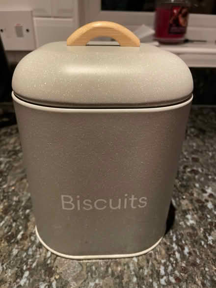 Photo of free Biscuit tin (Shelton SY3) #1