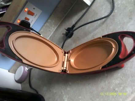 Photo of free Small clam-type grill (Cotton Tree BB8) #2