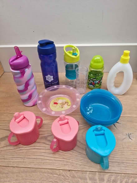 Photo of free Water bottles, tupperware cups and bowls (Beaconsfield HP9) #1