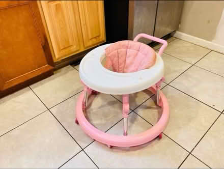 Photo of baby chair (Suitland) #2