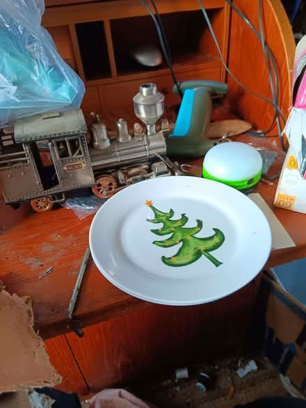 Photo of free 4 xmas mugs 2 xmas plates (Knaresborough HG5) #2