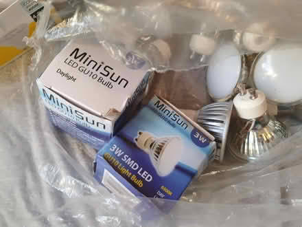 Photo of free LED GU10 Bulbs daylight (RG23 Winklebury) #1