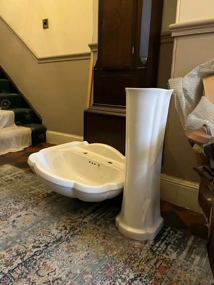 Photo of free Pedestal Basin (Worcester WR2) #1
