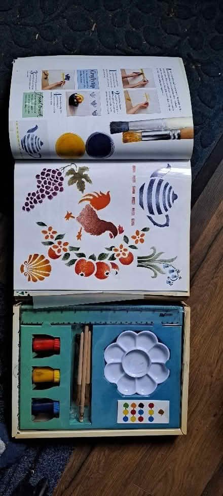 Photo of free 2 binders. Home decoration (Churchgate EN8) #2