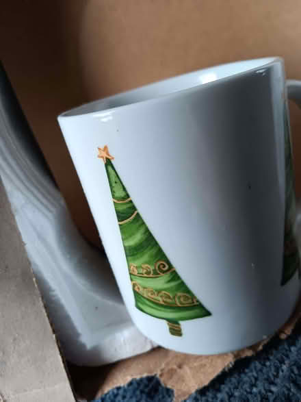 Photo of free 4 xmas mugs 2 xmas plates (Knaresborough HG5) #1