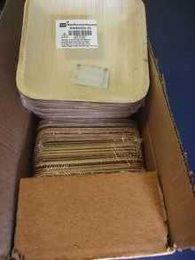 Photo of free 100 pieces of 6" square paper plates #1