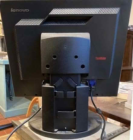 Photo of free ThinkVision L1900p 19-inch Flat Panel LCD Monitor (4431-HE1) (Presteigne LD8) #2