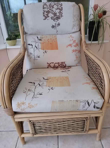 Photo of free conservatory settee and 2 chairs (waterlooville) #2