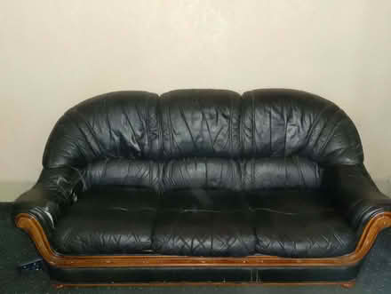 Photo of free Black leather sofa - damaged armrest (Harringay N4) #1