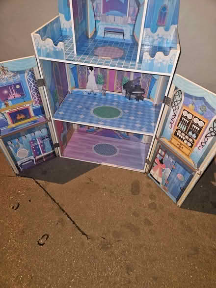 Photo of free Princess castle dolls house (Addiscombe) #2